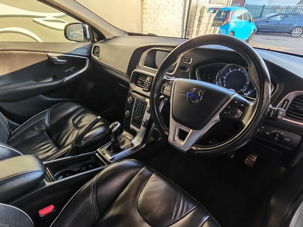Volvo V40 D4 R-Design Lux Nav