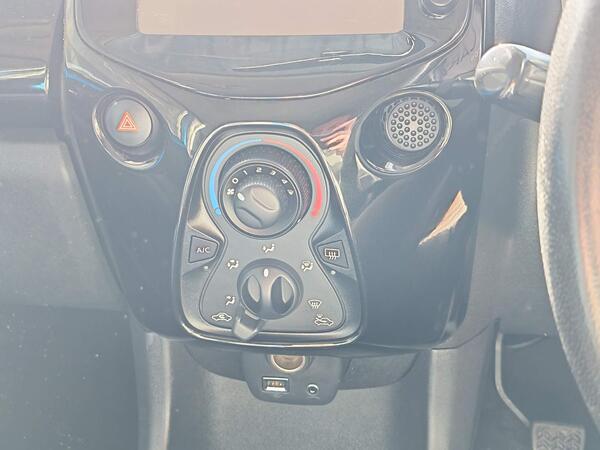 Toyota AYGO VVT-i x-cite