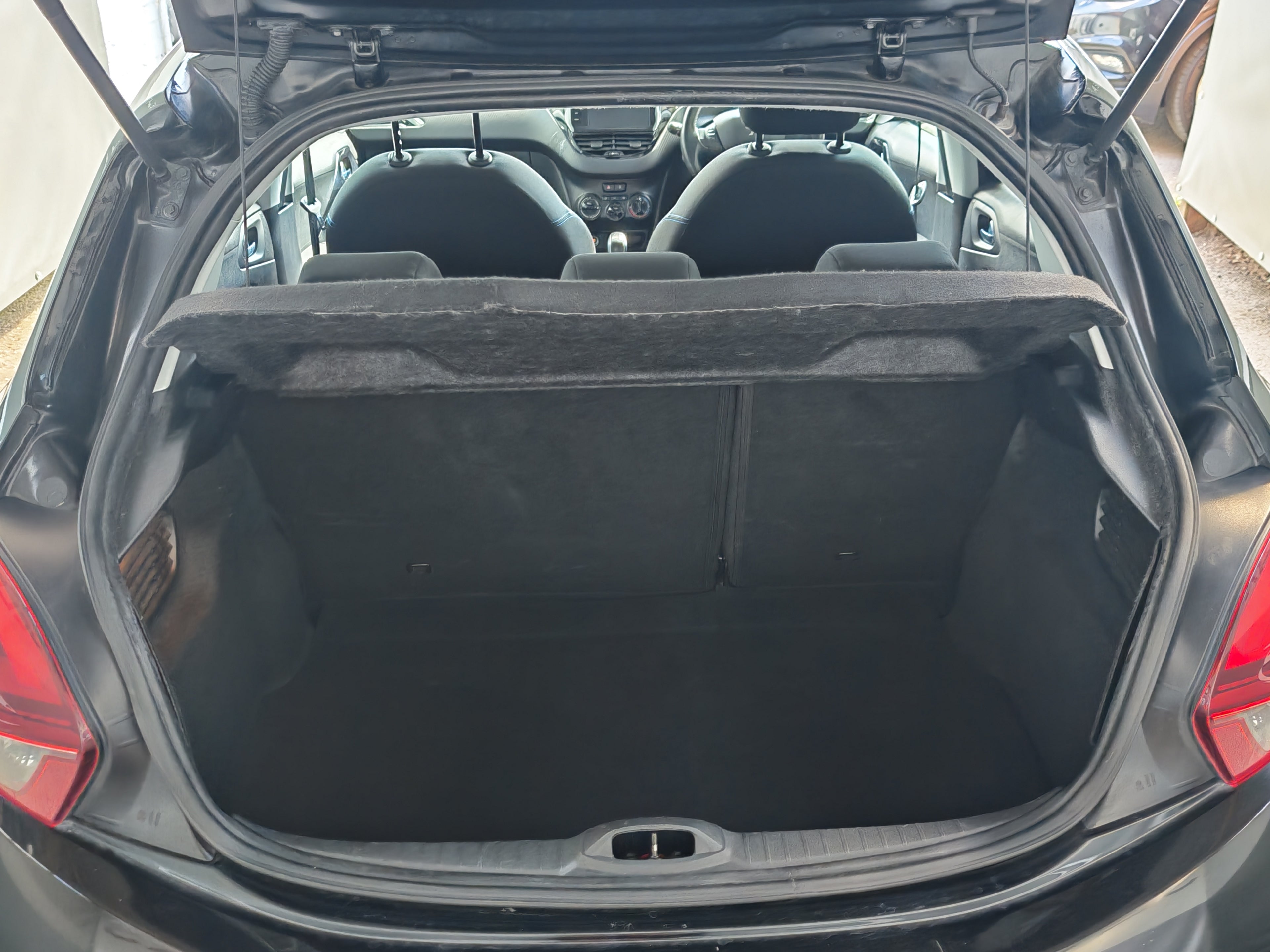 Peugeot 208 Signature