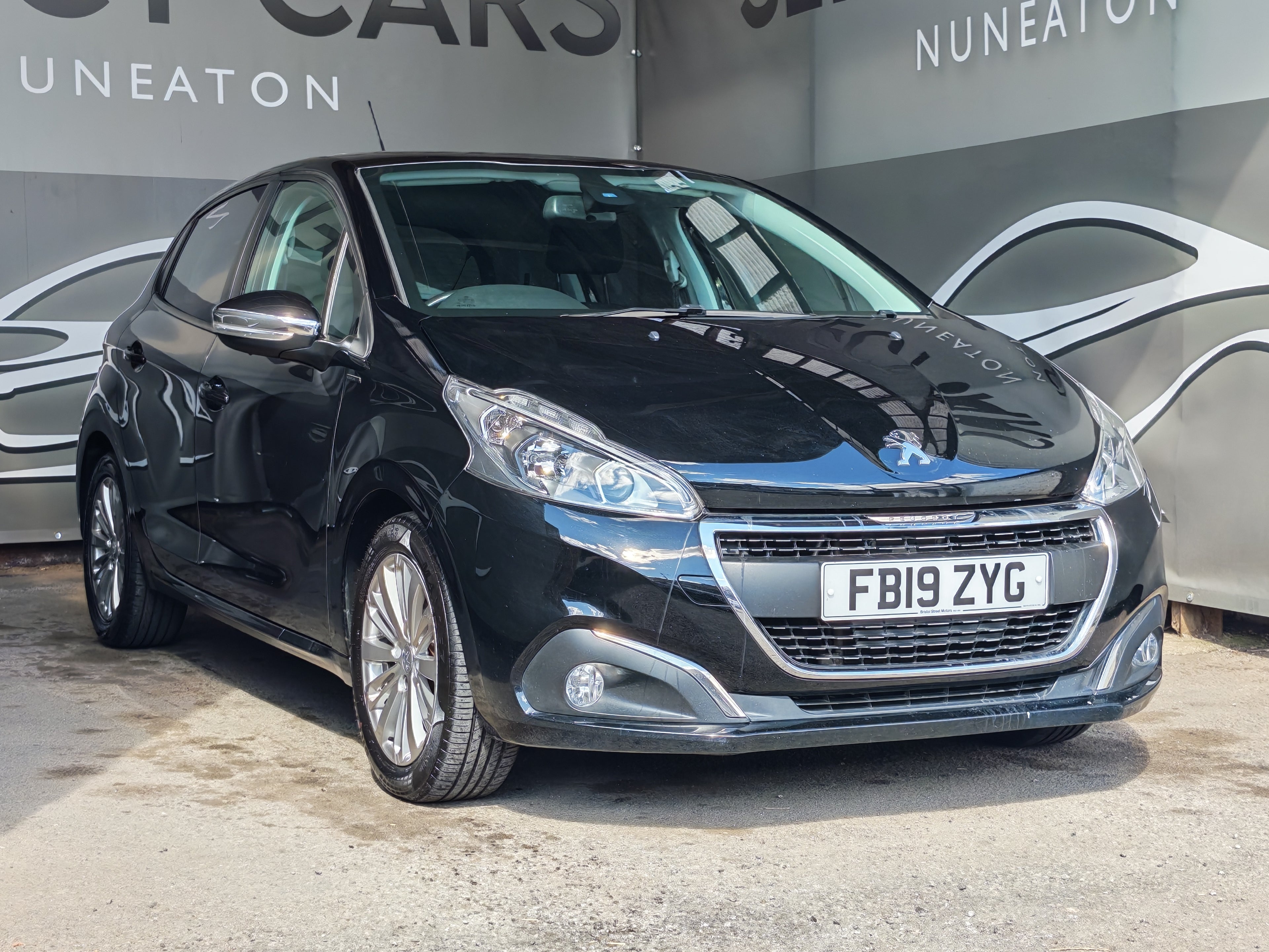 Peugeot 208 Signature