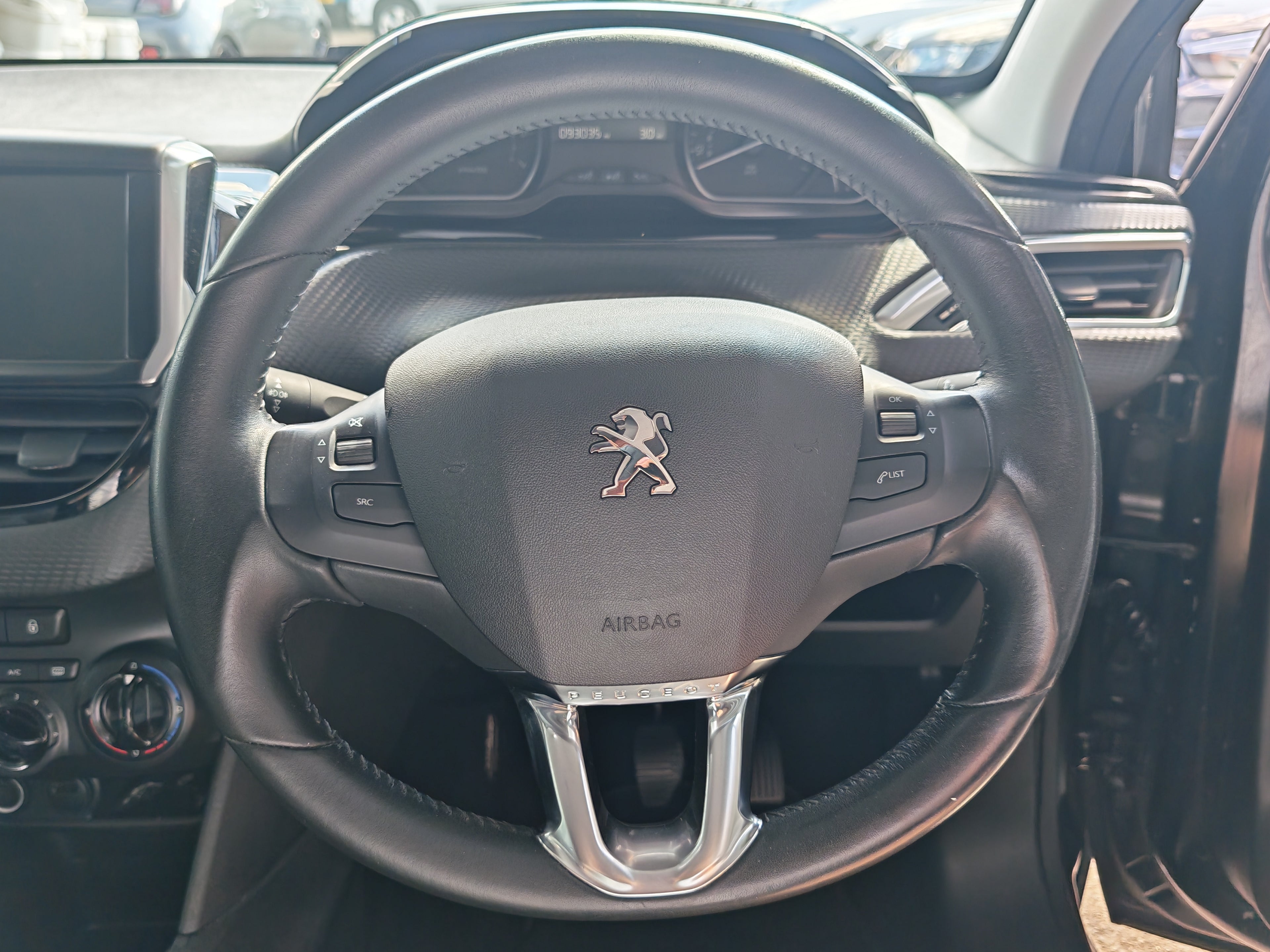 Peugeot 208 Signature