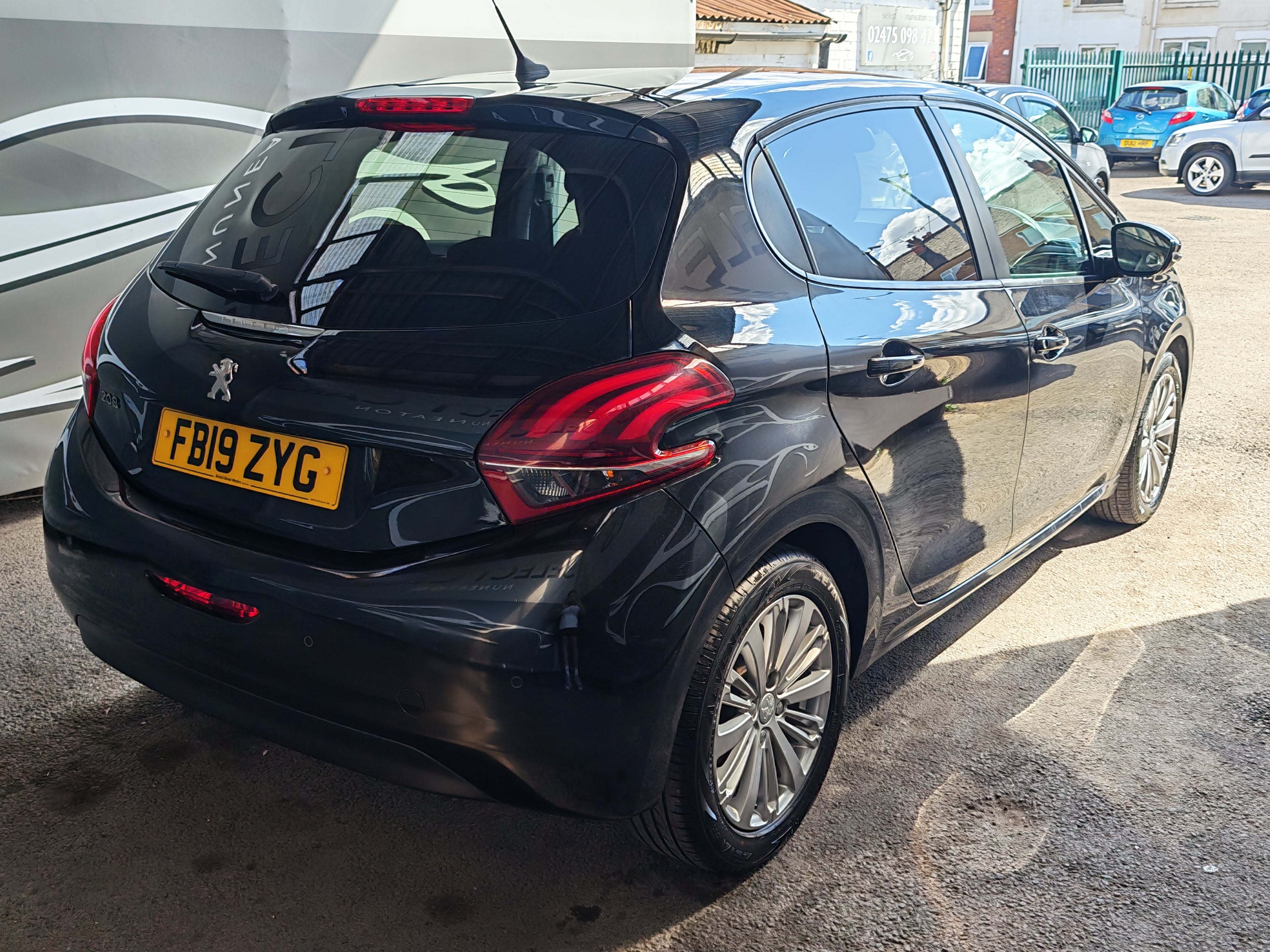 Peugeot 208 Signature