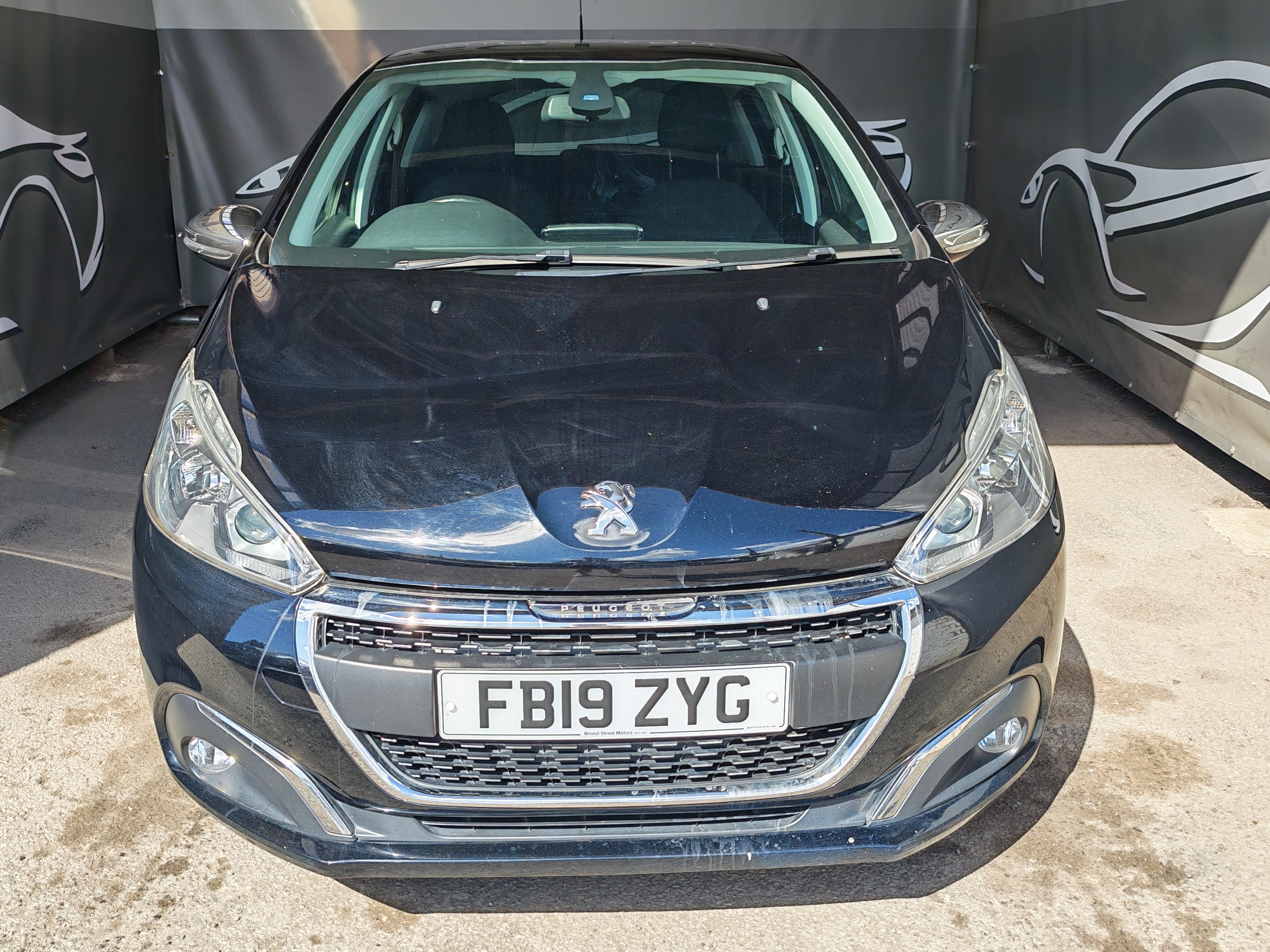 Peugeot 208 Signature