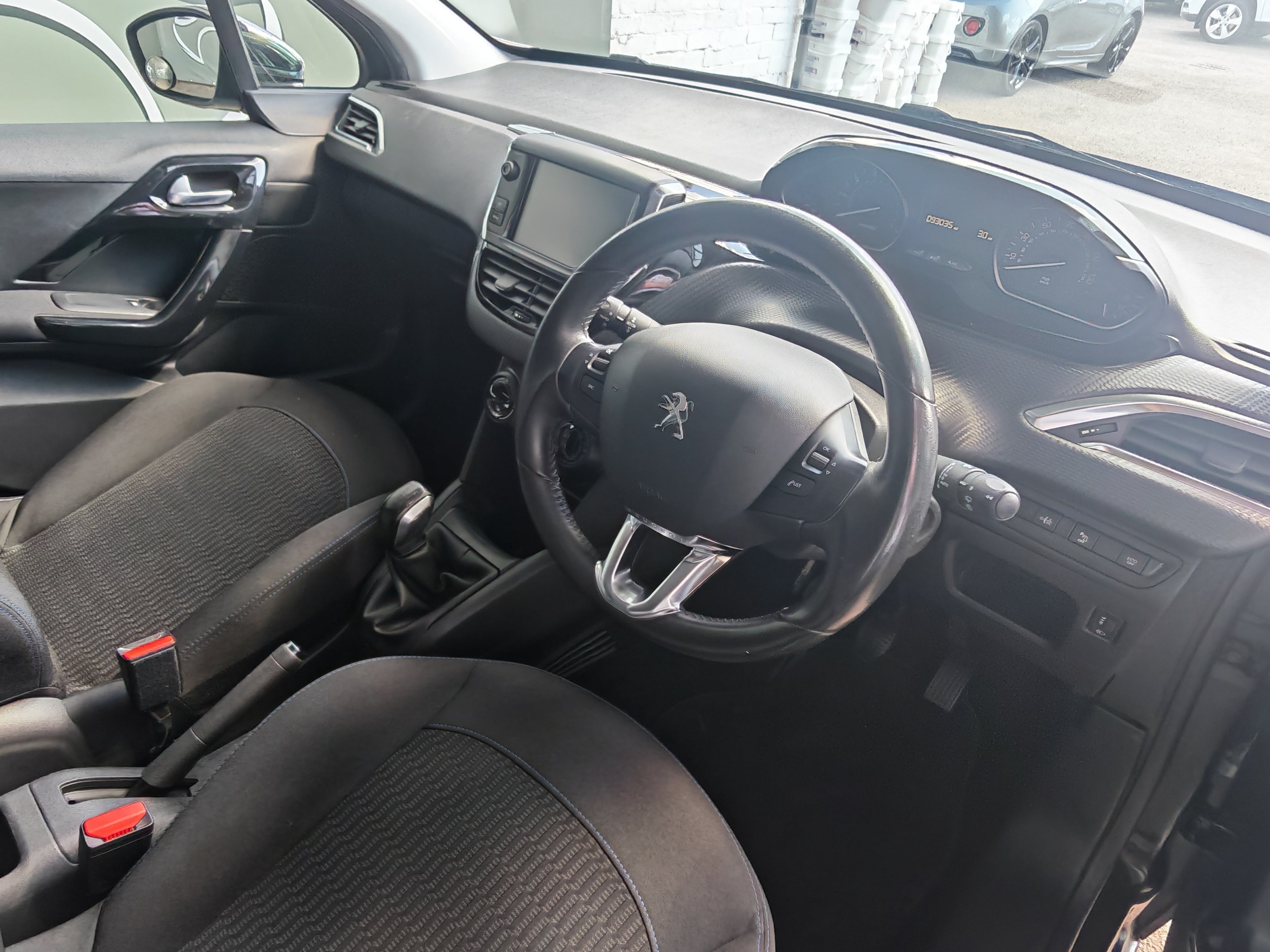 Peugeot 208 Signature