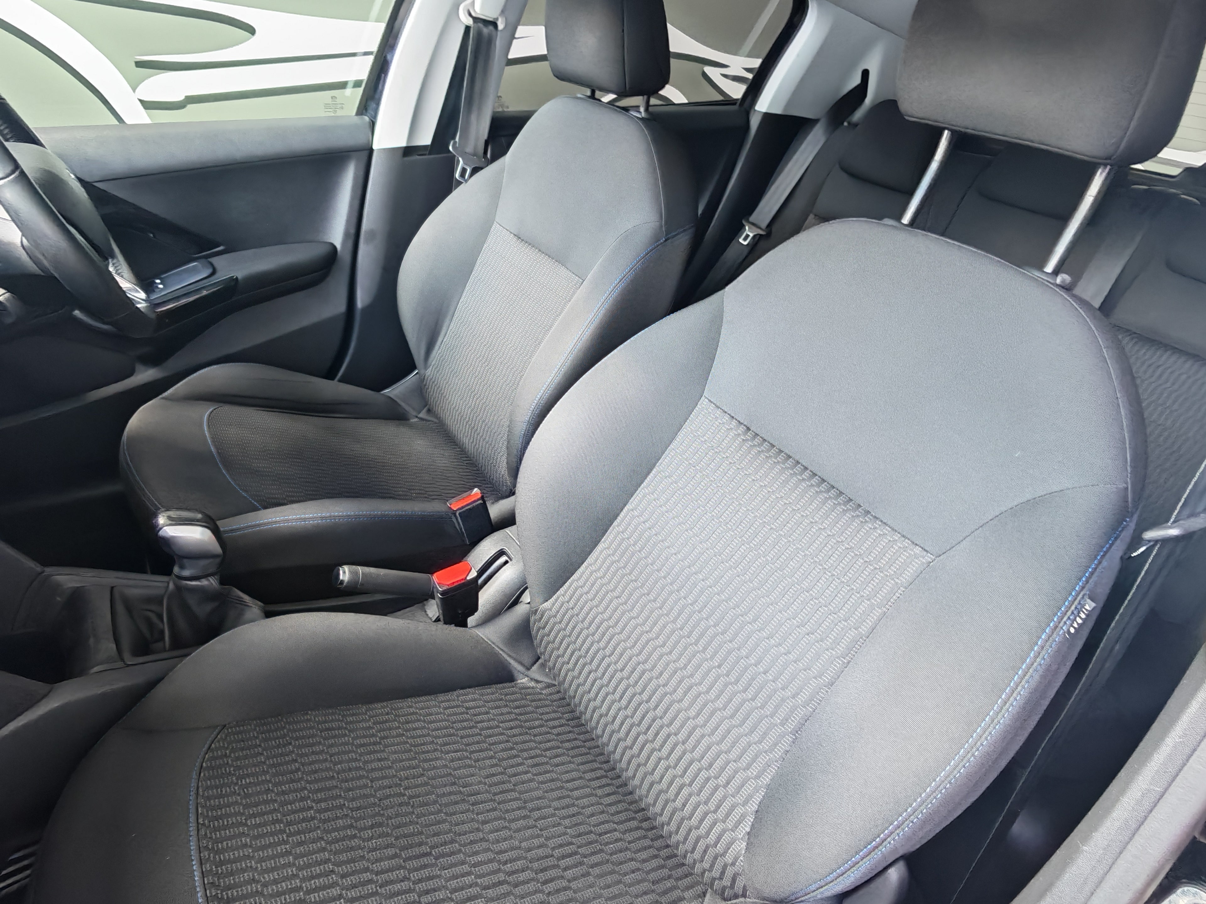 Peugeot 208 Signature
