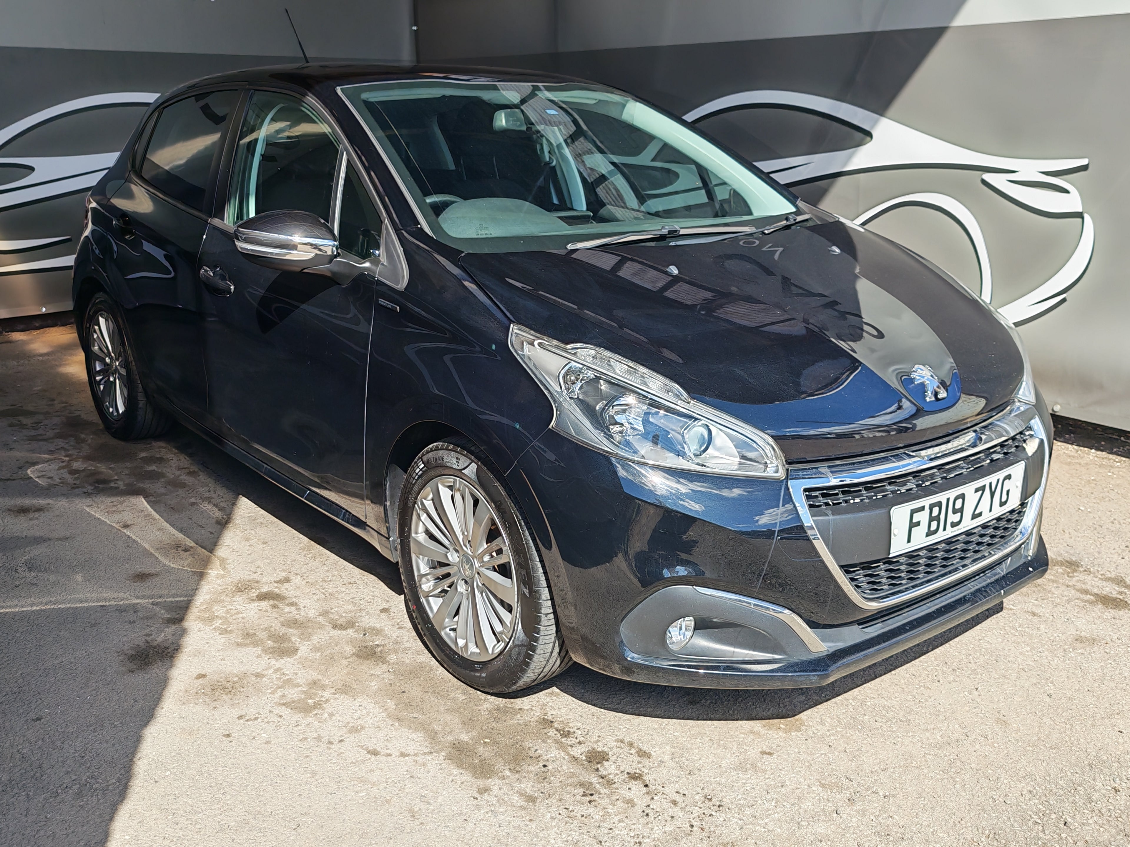 Peugeot 208 Signature