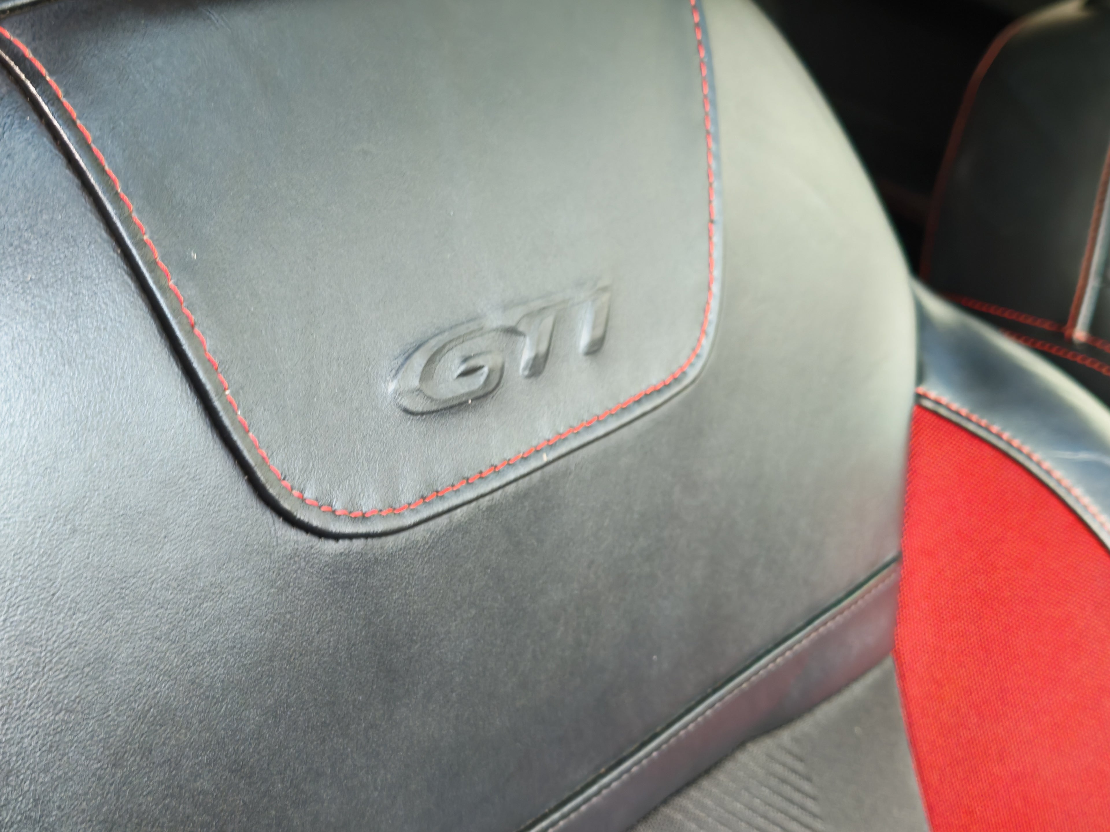 Peugeot 208 GTI Prestige