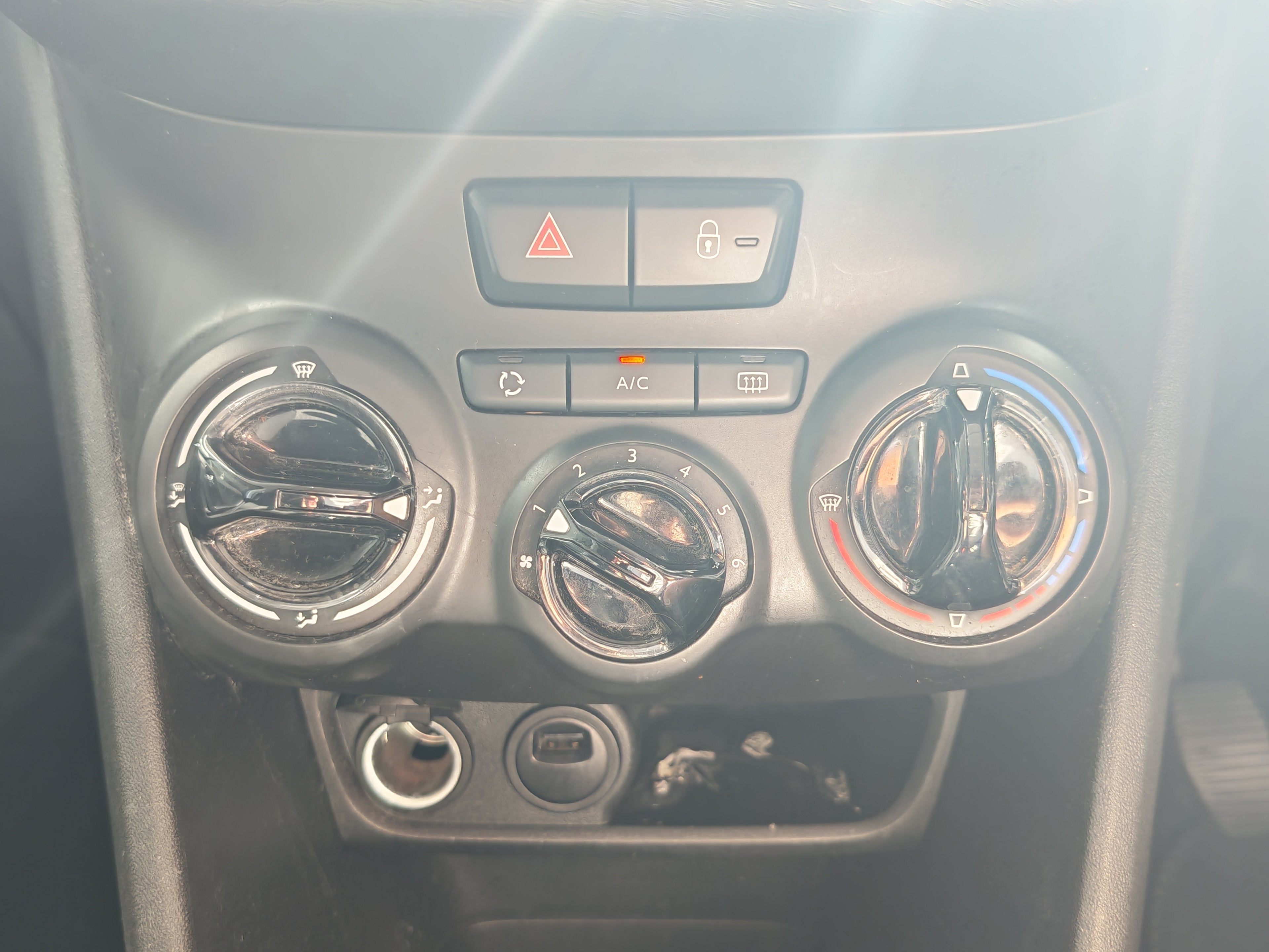 Peugeot 208 Signature
