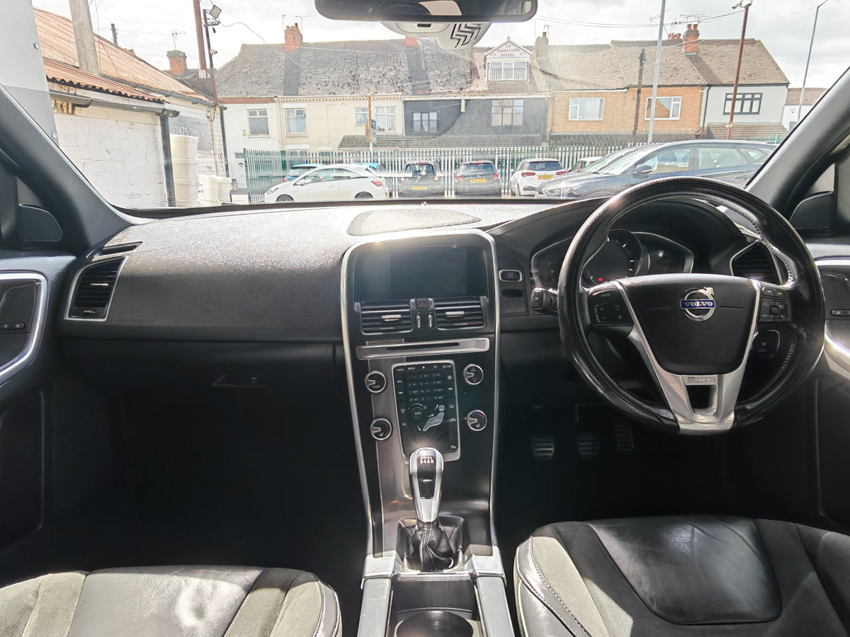 Volvo XC-40 R-Design Nav